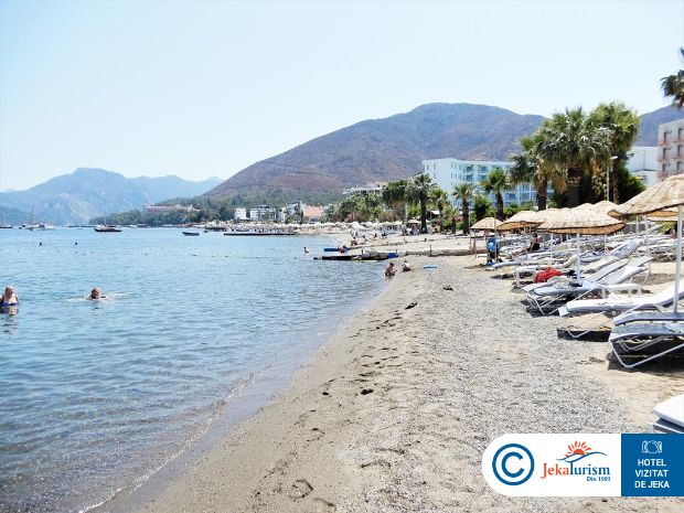 Poze Golden Rock Beach 11