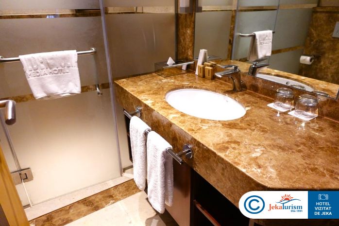 Poze Golden Tulip Media 7