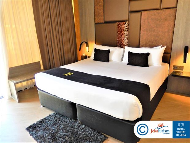 Poze Hugo‘S Boutique 6