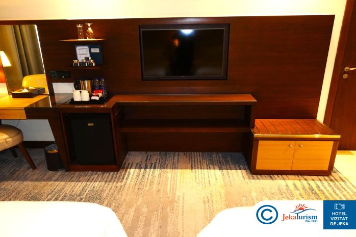 Poze Hotel Golden Tulip Media Dubai