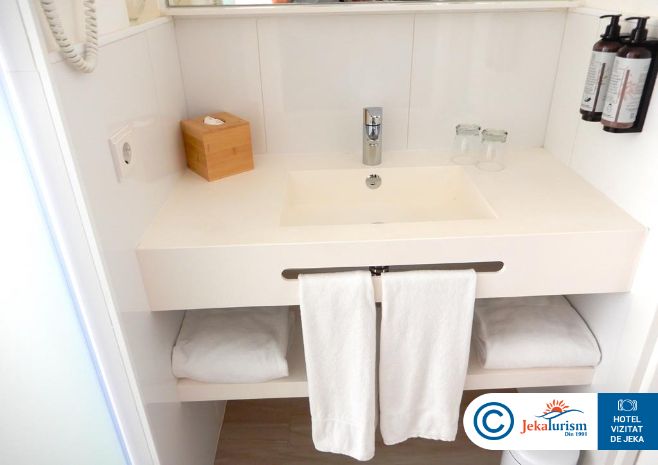 Poze Hotel Iberostar Waves Bahia De Palma Mallorca Spania