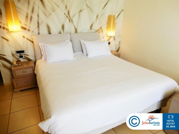 Poze Hotel The Ixian Grand