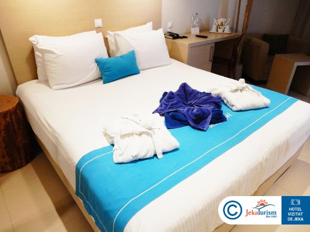 Poze Hotel The Island