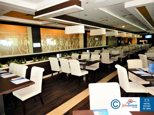 Poze International Casino And Tower Suites 11