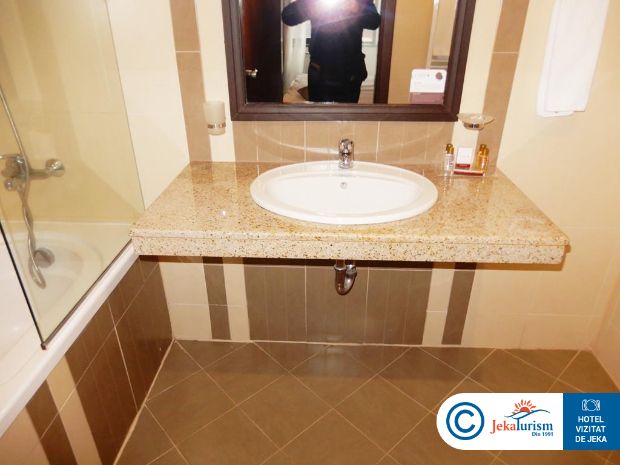 Poze Lion Borovets 15