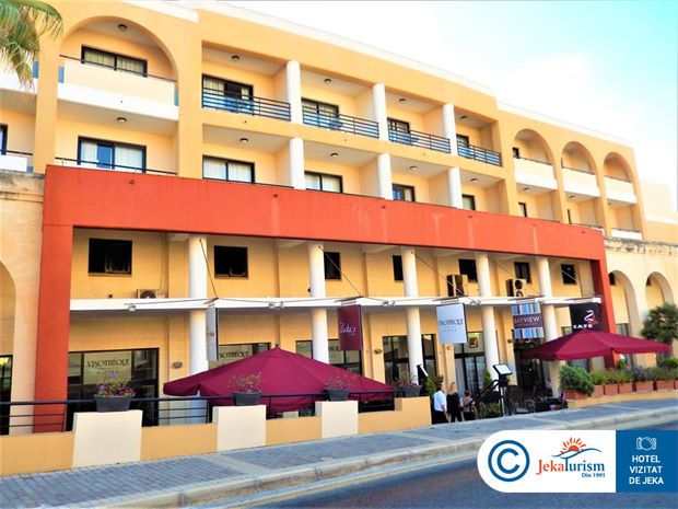 Poze Verdi St George's Bay Marina St Julians