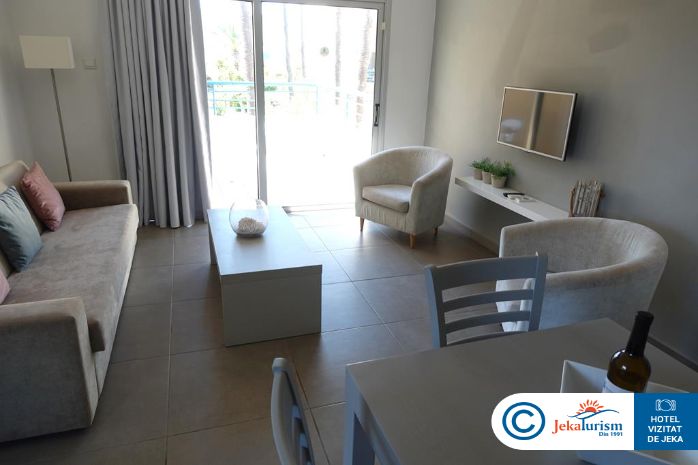 Poze Makronisos Village Cipru