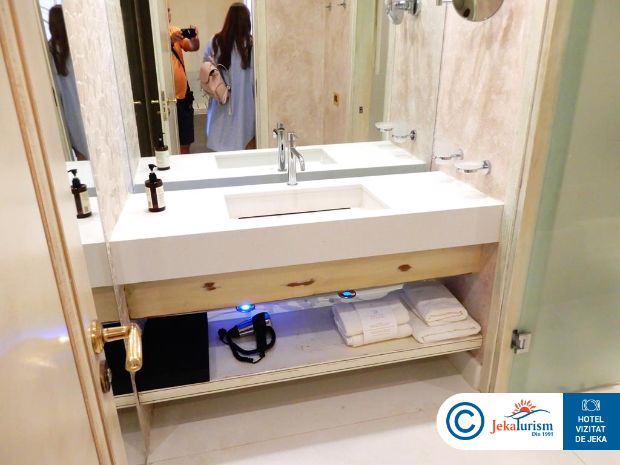 Poze Mitsis Selection Laguna 11