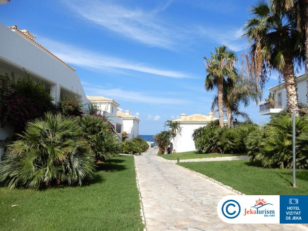 Poze Mitsis Selection Laguna 18