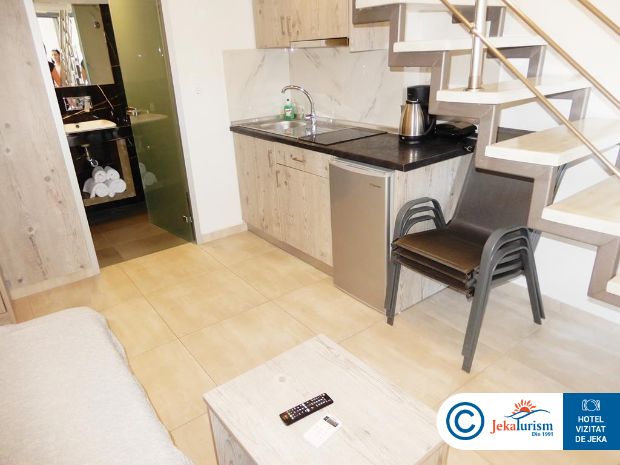 Poze Mr & Mrs K Lofts 9