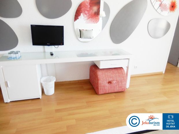 Poze One Resort Jockey 6