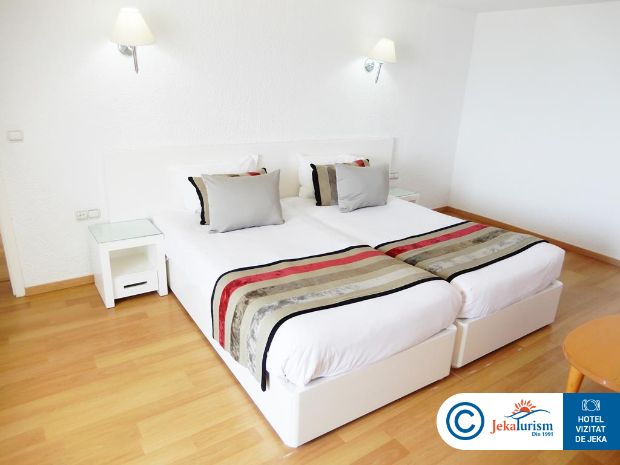 Poze One Resort Jockey 7