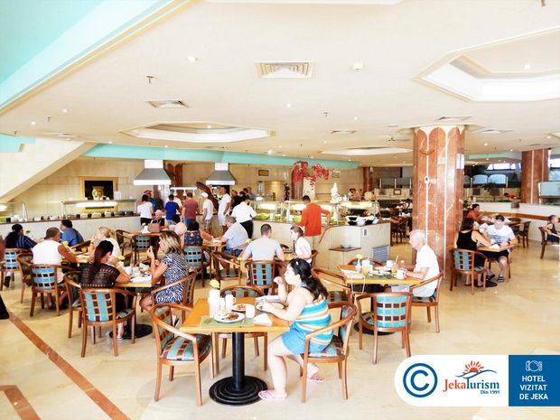 Poze Pharaoh Azur Resort Egipt