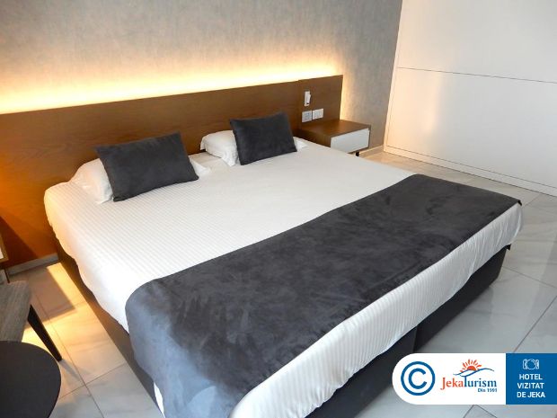 Poze Pavlo Napa Beach 9