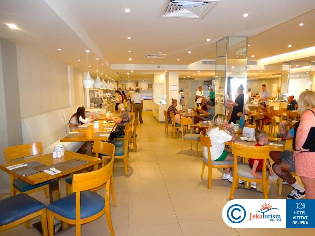 Poze Pernera Beach 16