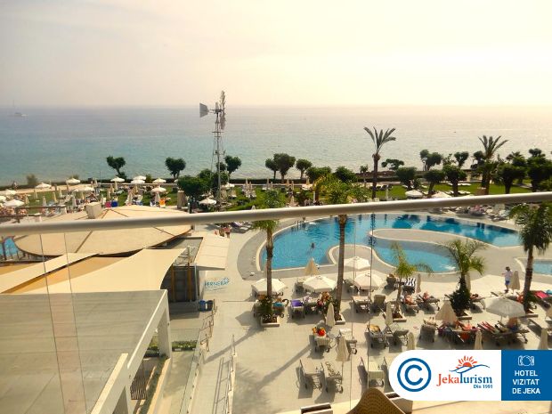 Poze Pernera Beach 9