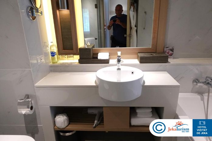 Poze Phuket Marriott Resort & Spa, Merlin Beach 8