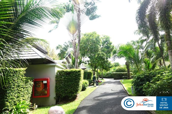 Poze Phuket Marriott Resort Nai Yang Beach 16