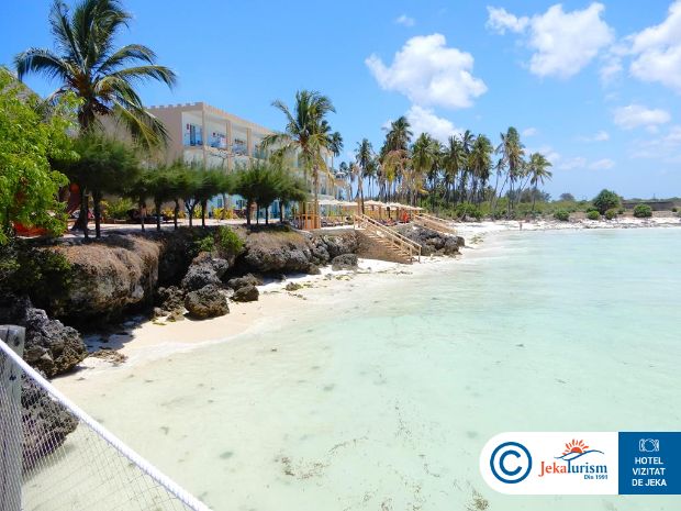 Poze Reef And Beach 12