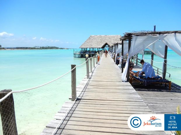 Poze Reef And Beach 13