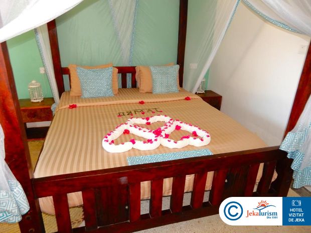 Poze Reef And Beach 6