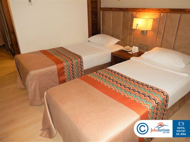 Poze Side Royal Palace 7