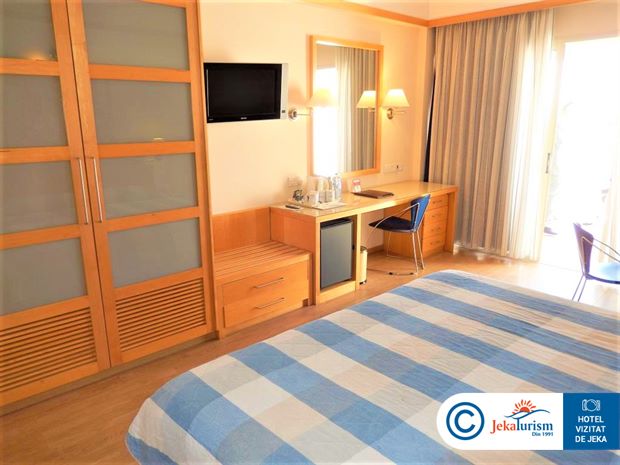 Poze St Raphael Resort 8