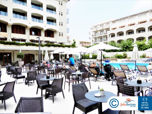 Poze Theartemis Palace 16