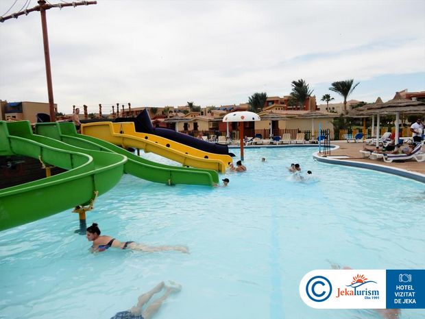 Poze Titanic Palace 14