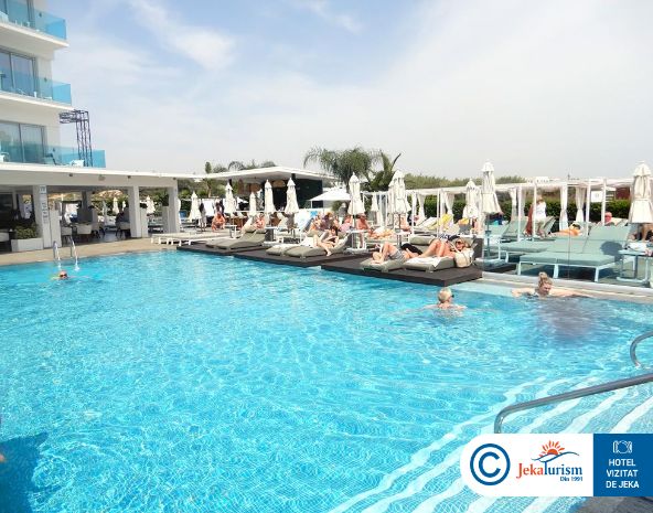 Poze The Blue Ivy 14