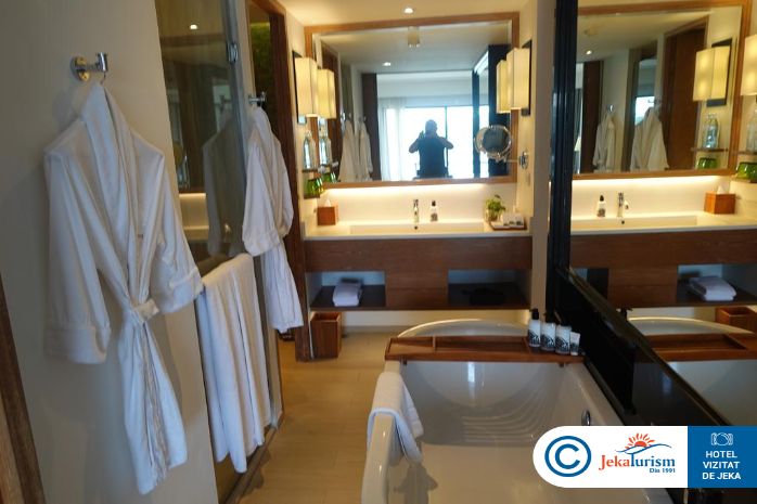 Poze The Nai Harn Phuket Thailanda