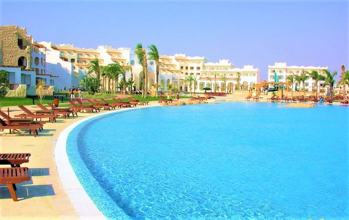 Royal Lagoons Resort & Aqua Park 6