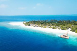 Hotel Dreamland Maldives – The Unique Sea & Lake Resort Spa Baa Atoll