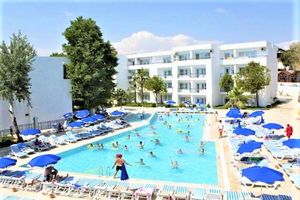 Hotel Larissa Beach Club Side