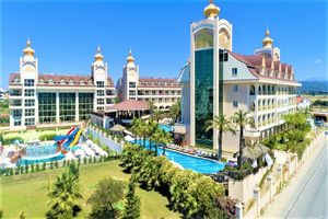 Hotel Side Crown Charm Palace Side