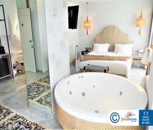 Poze BLUE CARPET LUXURY SUITES 15