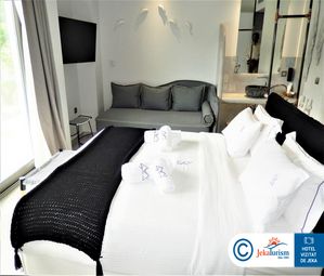 Poze Hotel BLUE CARPET LUXURY SUITES KASSANDRA