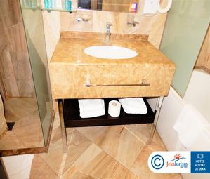 Poze INTERNATIONAL CASINO AND TOWER SUITES 7