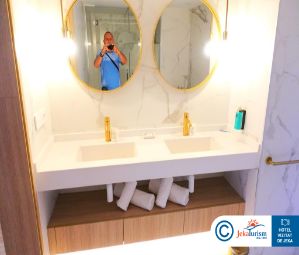 Poze L Azure Hotel 7