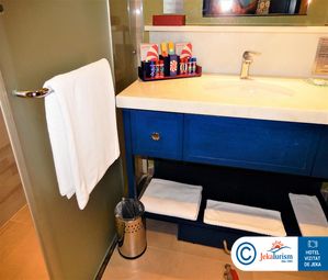 Poze THE LAND OF LEGENDS 8