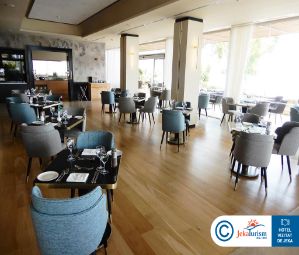 Poze The Royal Apollonia 8