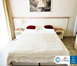 Poze WHITE ROCK CASTLE SUITE BULGARIA