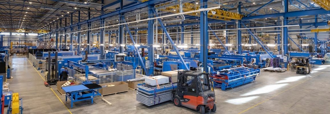 Logistiikkatyöntekijöitä Prima Powerille