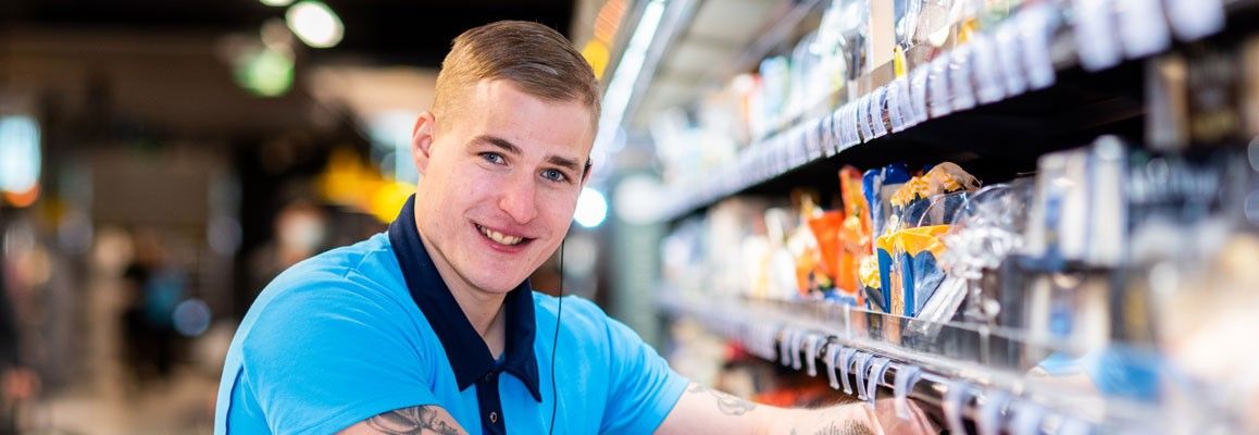Myyjä, S-market Itäkeskus, Helsinki, HOK-Elanto