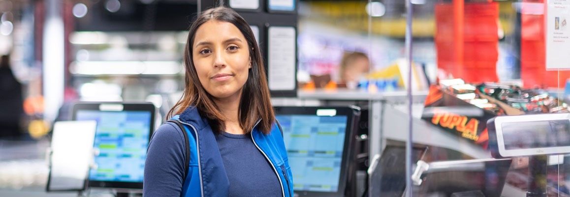 Myyjä, S-market Laajasalo, Helsinki, HOK-Elanto