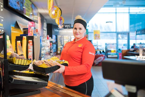 Huoltamokahvilatyöntekijä, Shell Helmisimpukka Oriketo