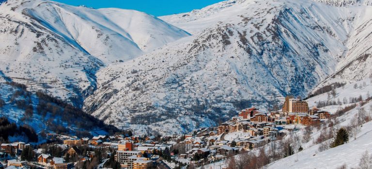 GNB Les Deux Alpes ski resort 464907252 Getty 1123 01 RGB 136 DPI For Web