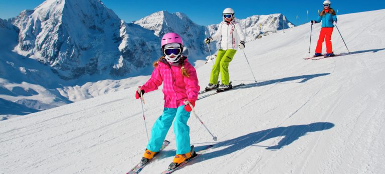 GS family skiing 155344279 getty RGB 136 DPI For Web 1