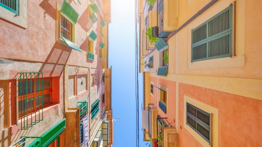 862464 pmi old town of palma de majorca 1009550038 getty Web