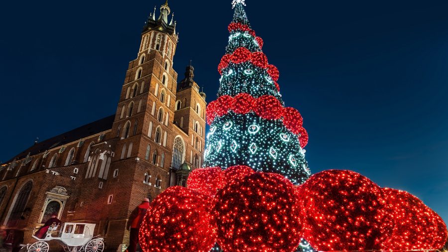 890247 krk krakow christmas 618049576 getty Web